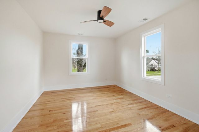 645 E Calhoun Street, Woodstock, IL 60098