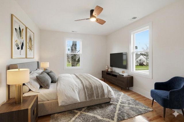 645 E Calhoun Street, Woodstock, IL 60098
