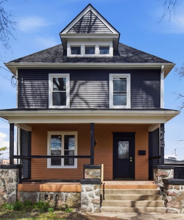 Image 1 of property listing at 645 E Calhoun Street, Woodstock, IL 60098
