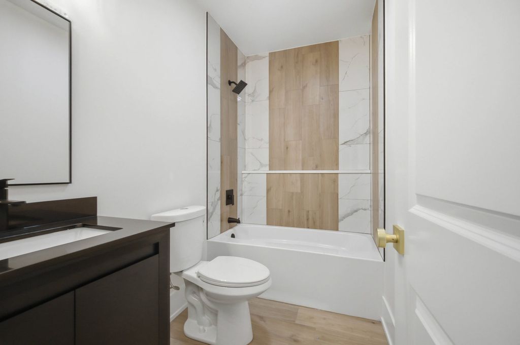 Image 14 of property listing at 645 E Calhoun Street, Woodstock, IL 60098