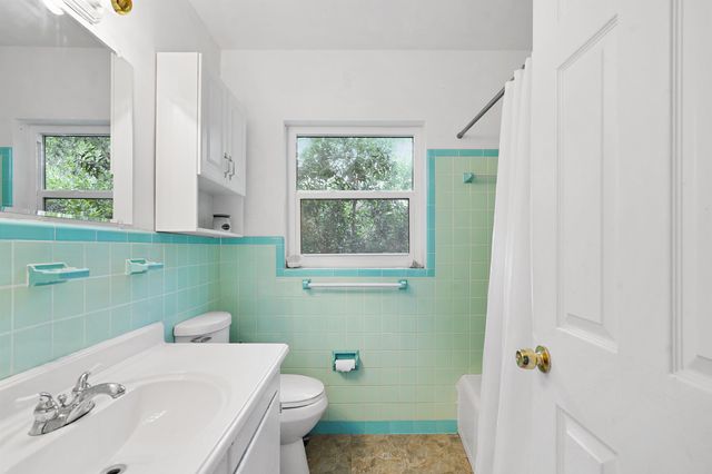 323 Arpieka Ave, St Augustine, FL 32080