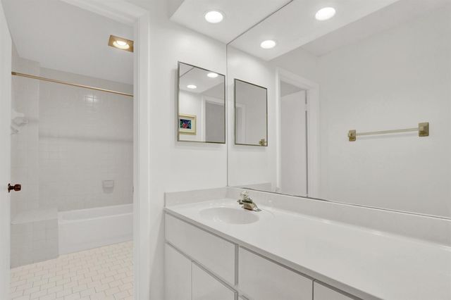 115 Bamboo Road 205, Palm Beach Shores, FL 33404