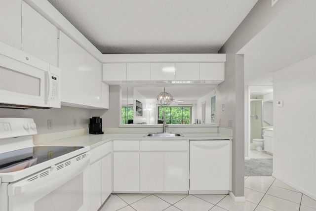115 Bamboo Road 205, Palm Beach Shores, FL 33404