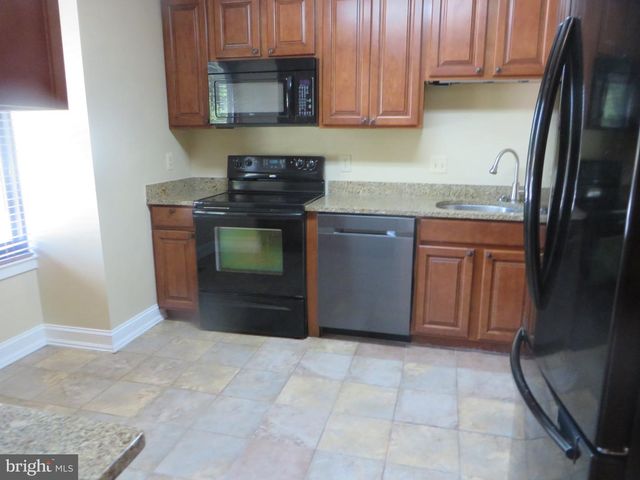 6896 DEER RUN DR, Alexandria, VA 22306