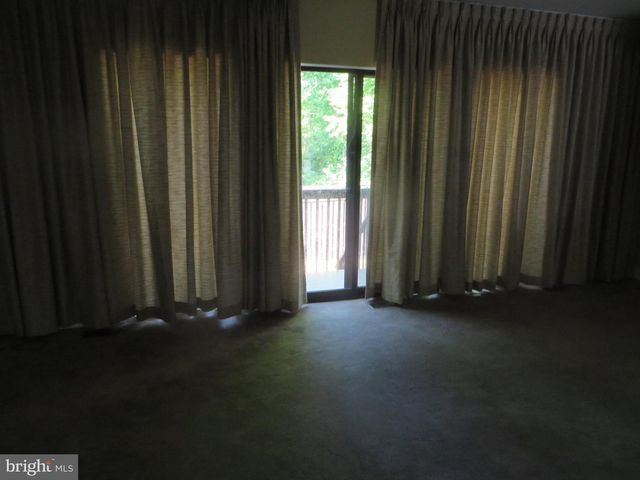 6896 DEER RUN DR, Alexandria, VA 22306
