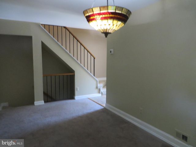 6896 DEER RUN DR, Alexandria, VA 22306