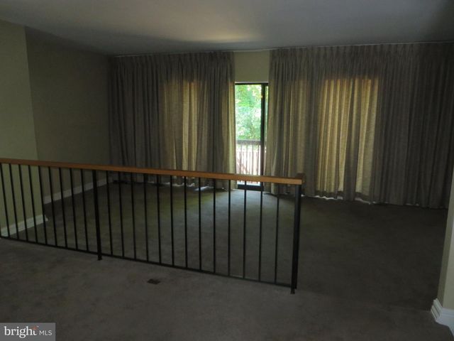 6896 DEER RUN DR, Alexandria, VA 22306