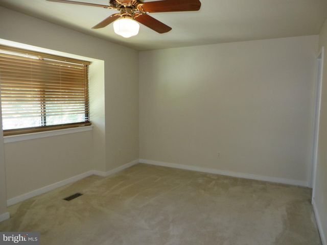 6896 DEER RUN DR, Alexandria, VA 22306