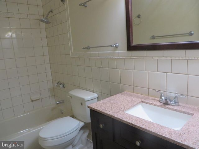 6896 DEER RUN DR, Alexandria, VA 22306