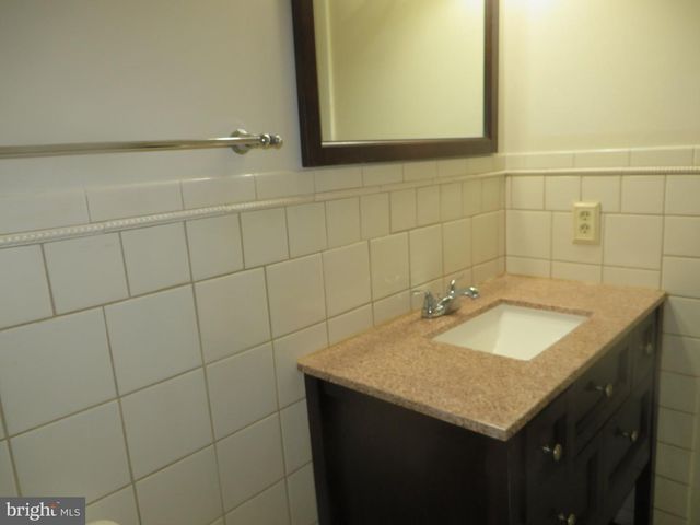 6896 DEER RUN DR, Alexandria, VA 22306