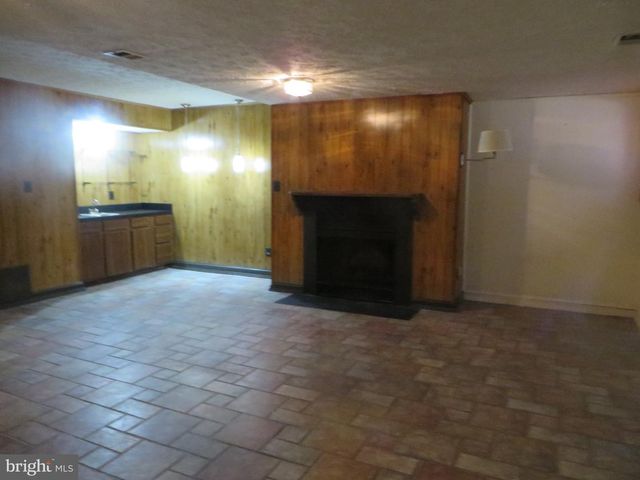6896 DEER RUN DR, Alexandria, VA 22306