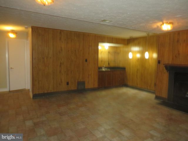 6896 DEER RUN DR, Alexandria, VA 22306