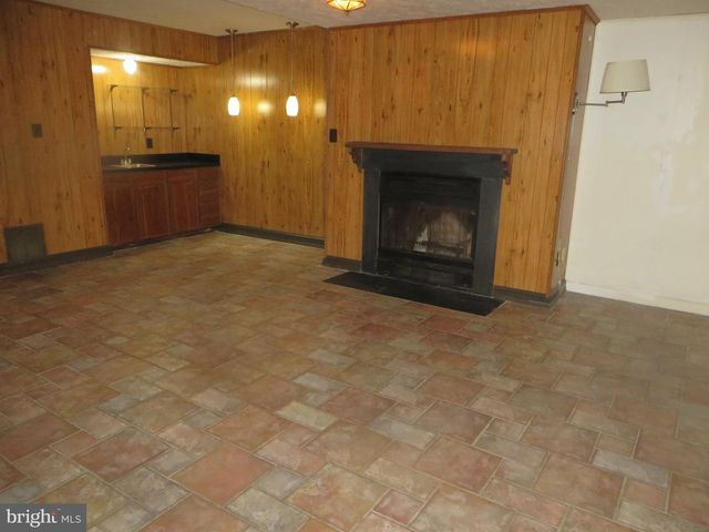 6896 DEER RUN DR, Alexandria, VA 22306