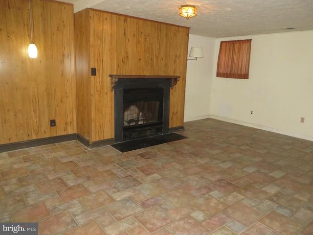 6896 DEER RUN DR, Alexandria, VA 22306