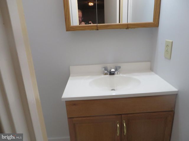 6896 DEER RUN DR, Alexandria, VA 22306