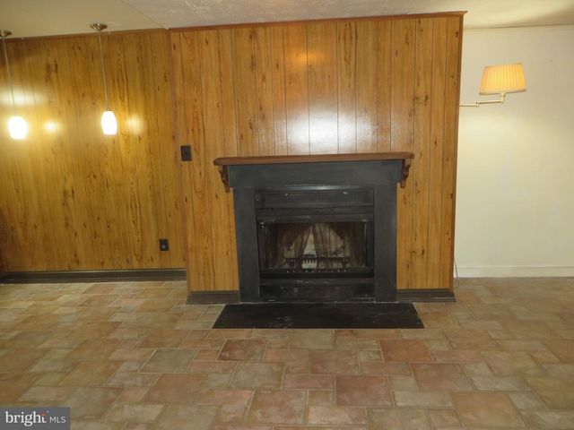 6896 DEER RUN DR, Alexandria, VA 22306
