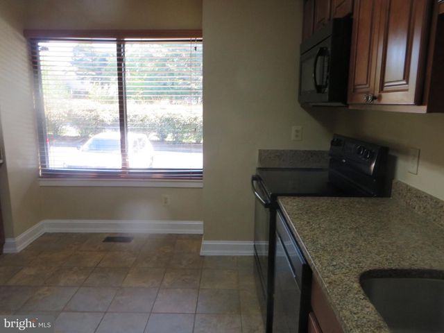 6896 DEER RUN DR, Alexandria, VA 22306