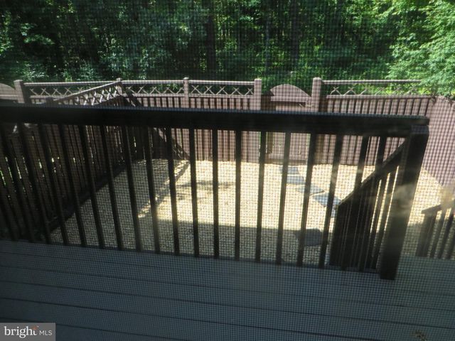 6896 DEER RUN DR, Alexandria, VA 22306