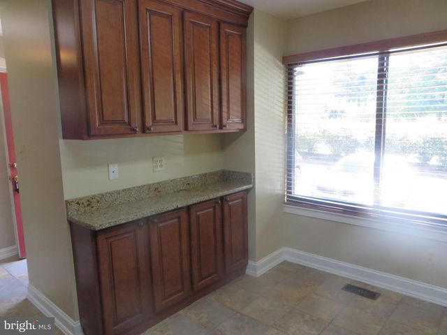 6896 DEER RUN DR, Alexandria, VA 22306