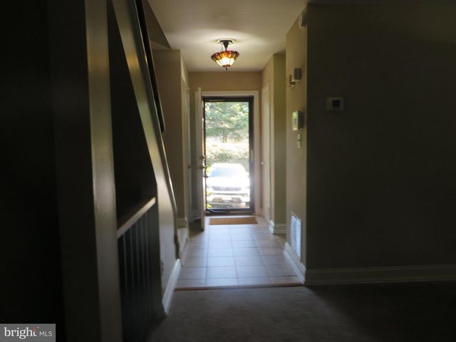 6896 DEER RUN DR, Alexandria, VA 22306