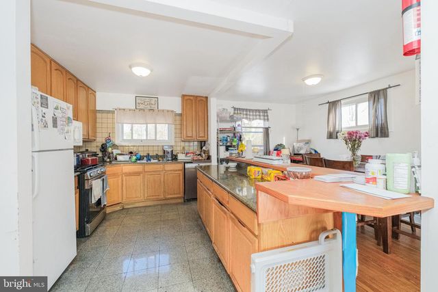 6 AVA AVE, Somerdale, NJ 08083