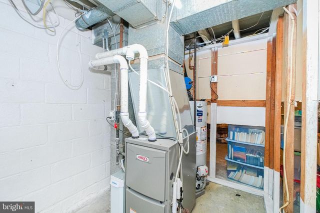 6 AVA AVE, Somerdale, NJ 08083