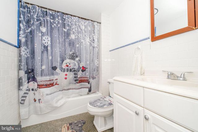 6 AVA AVE, Somerdale, NJ 08083