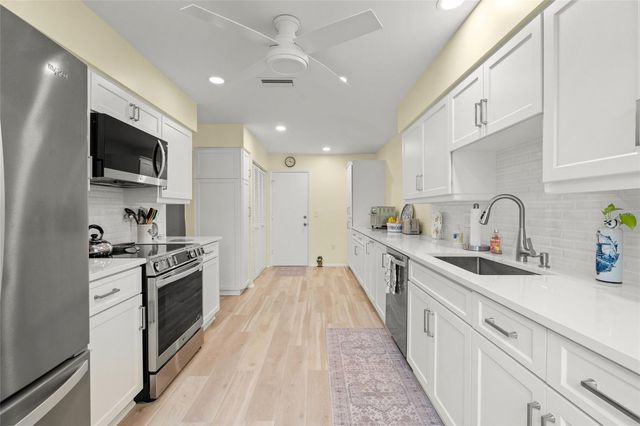 4688 OAK HOLLOW DRIVE 25, Sarasota, FL 34241