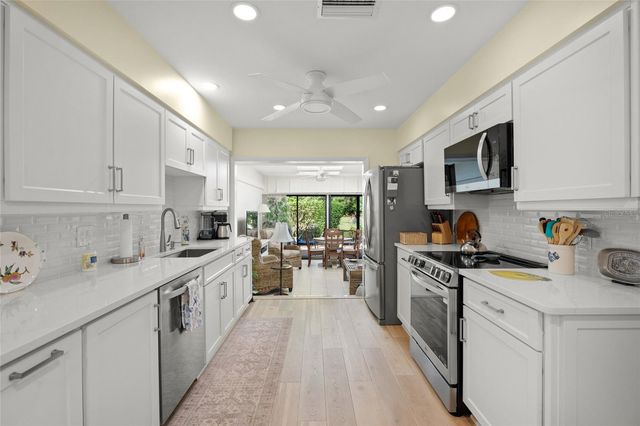 4688 OAK HOLLOW DRIVE 25, Sarasota, FL 34241