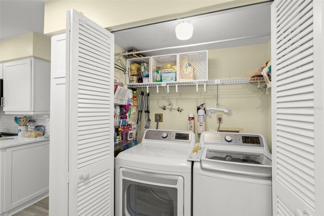 4688 OAK HOLLOW DRIVE 25, Sarasota, FL 34241