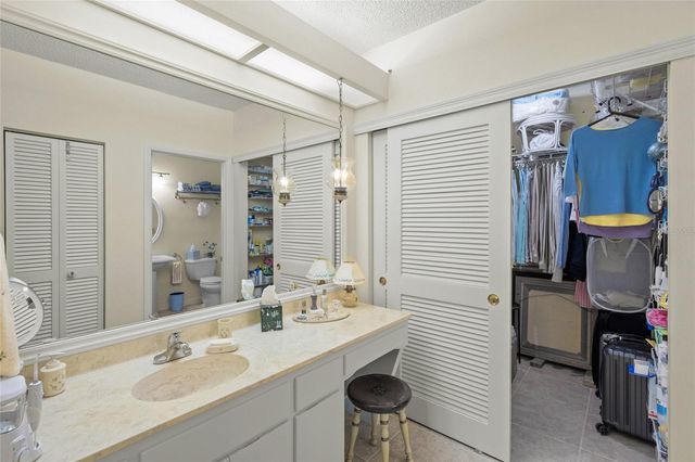 4688 OAK HOLLOW DRIVE 25, Sarasota, FL 34241