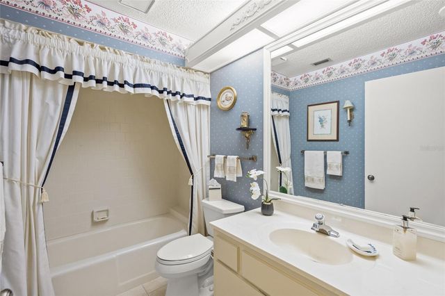 4688 OAK HOLLOW DRIVE 25, Sarasota, FL 34241