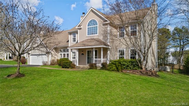 23 Varsity Boulevard, East Setauket, NY 11733