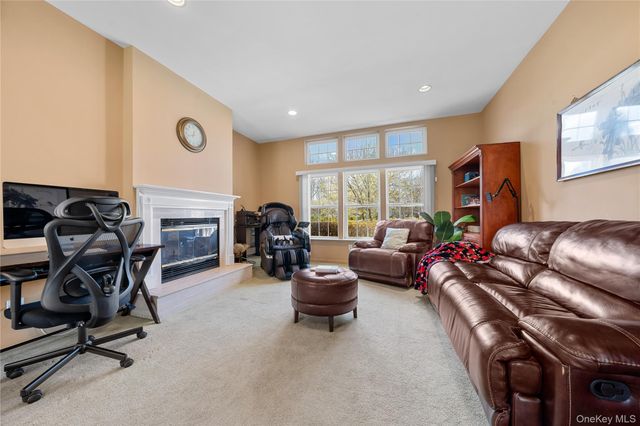 23 Varsity Boulevard, East Setauket, NY 11733