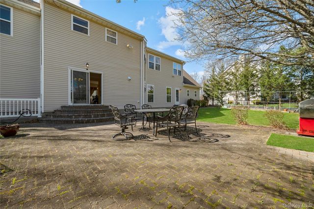 23 Varsity Boulevard, East Setauket, NY 11733