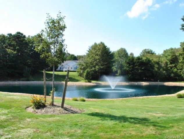 23 Varsity Boulevard, East Setauket, NY 11733