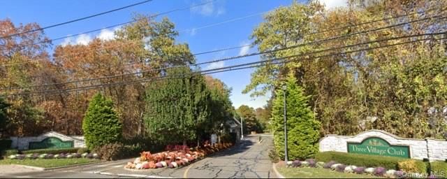 23 Varsity Boulevard, East Setauket, NY 11733