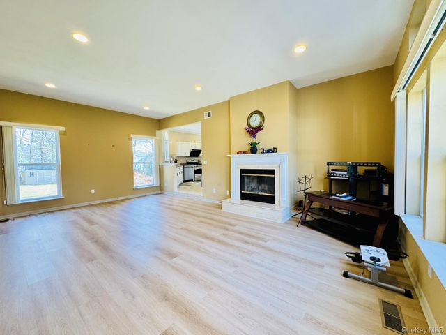 23 Varsity Boulevard, East Setauket, NY 11733