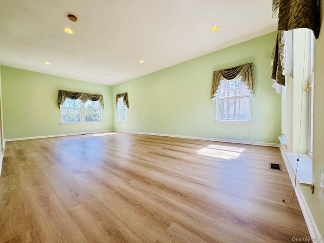 23 Varsity Boulevard, East Setauket, NY 11733