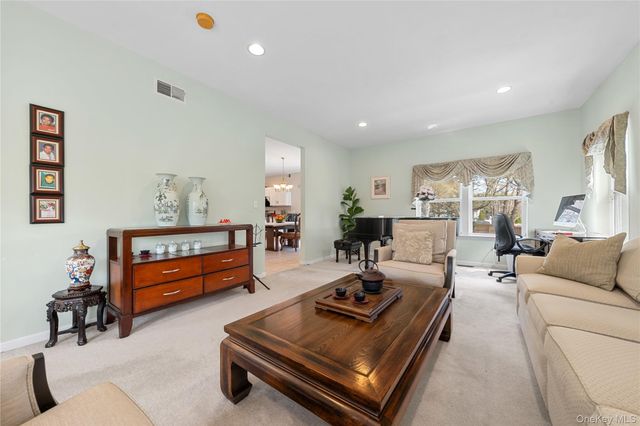23 Varsity Boulevard, East Setauket, NY 11733