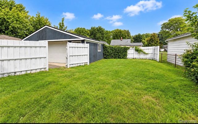 19749 Broadacres Street, Clinton Charter Township, MI 48035