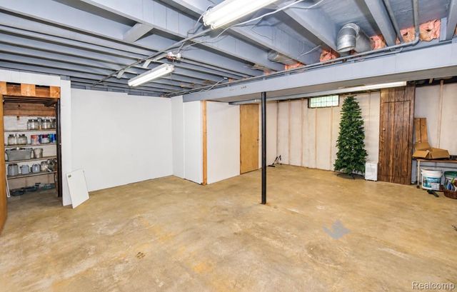 19749 Broadacres Street, Clinton Charter Township, MI 48035