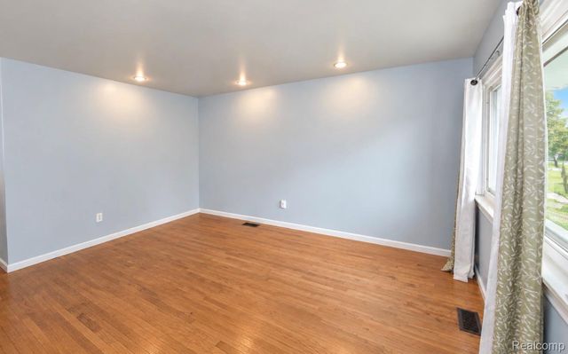 19749 Broadacres Street, Clinton Charter Township, MI 48035