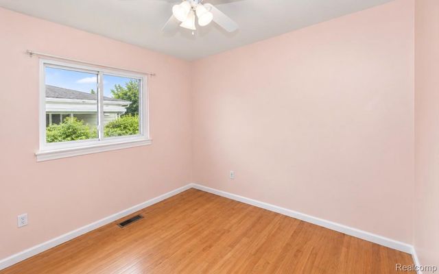 19749 Broadacres Street, Clinton Charter Township, MI 48035