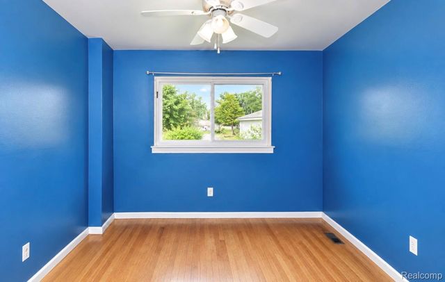 19749 Broadacres Street, Clinton Charter Township, MI 48035