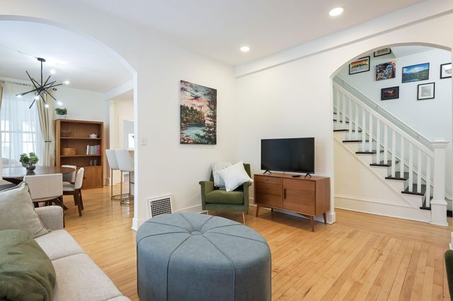 4016 37th Avenue S, Minneapolis, MN 55406