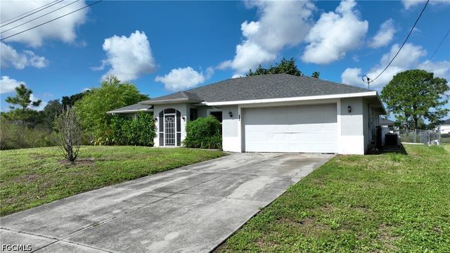 528 Empire AVE S, Lehigh Acres, FL 33974