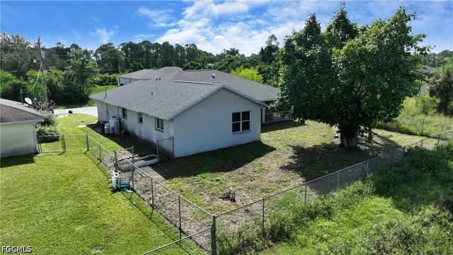528 Empire AVE S, Lehigh Acres, FL 33974