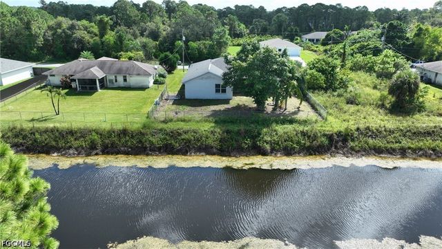 528 Empire AVE S, Lehigh Acres, FL 33974