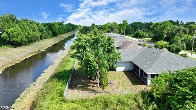 528 Empire AVE S, Lehigh Acres, FL 33974